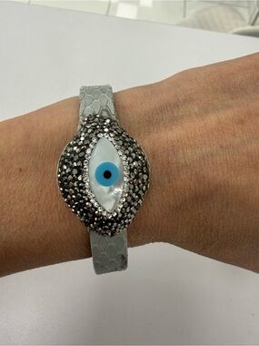 Silver Crystal Evil Eye Bracelet with genuine leather expandable band